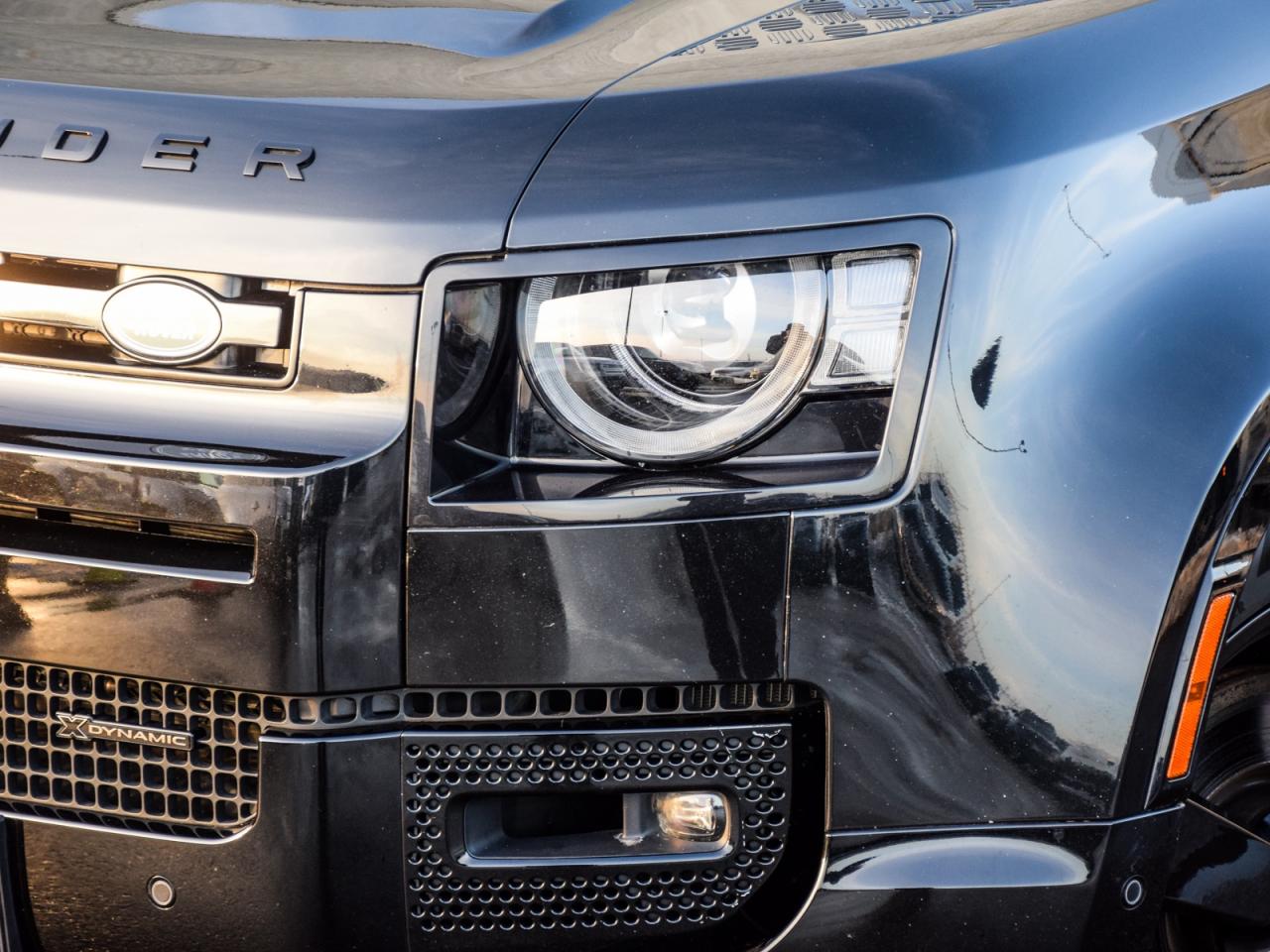 2023 Land Rover Defender LOADED 22's ULTRA LOW KM's AIR SUSPENSION Photo