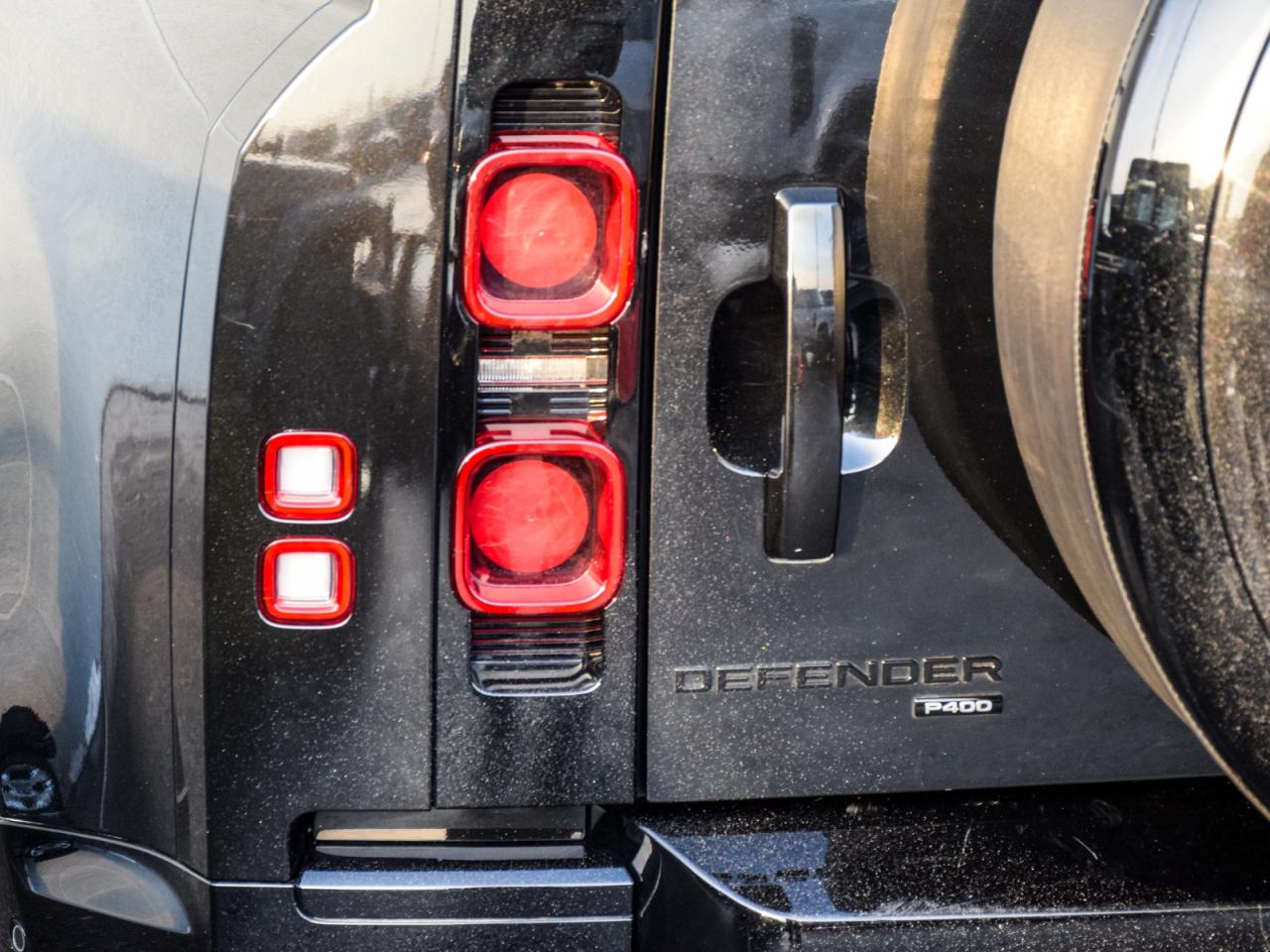 2023 Land Rover Defender LOADED 22's ULTRA LOW KM's AIR SUSPENSION Photo