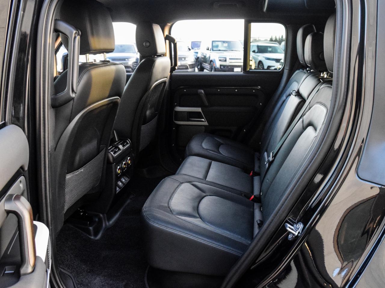 2023 Land Rover Defender LOADED 22's ULTRA LOW KM's AIR SUSPENSION Photo