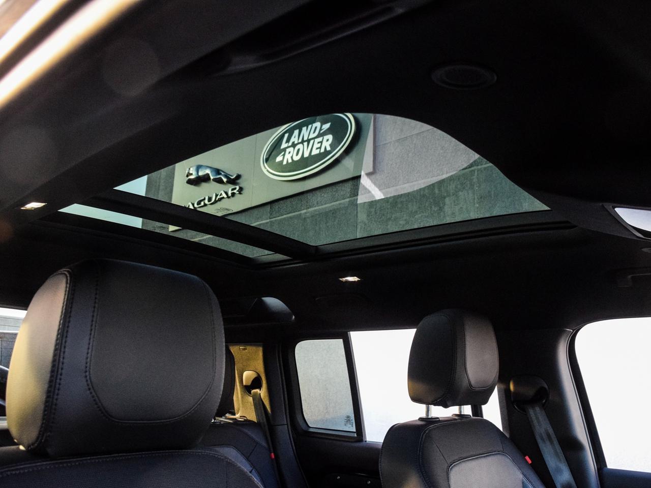 2023 Land Rover Defender LOADED 22's ULTRA LOW KM's AIR SUSPENSION Photo