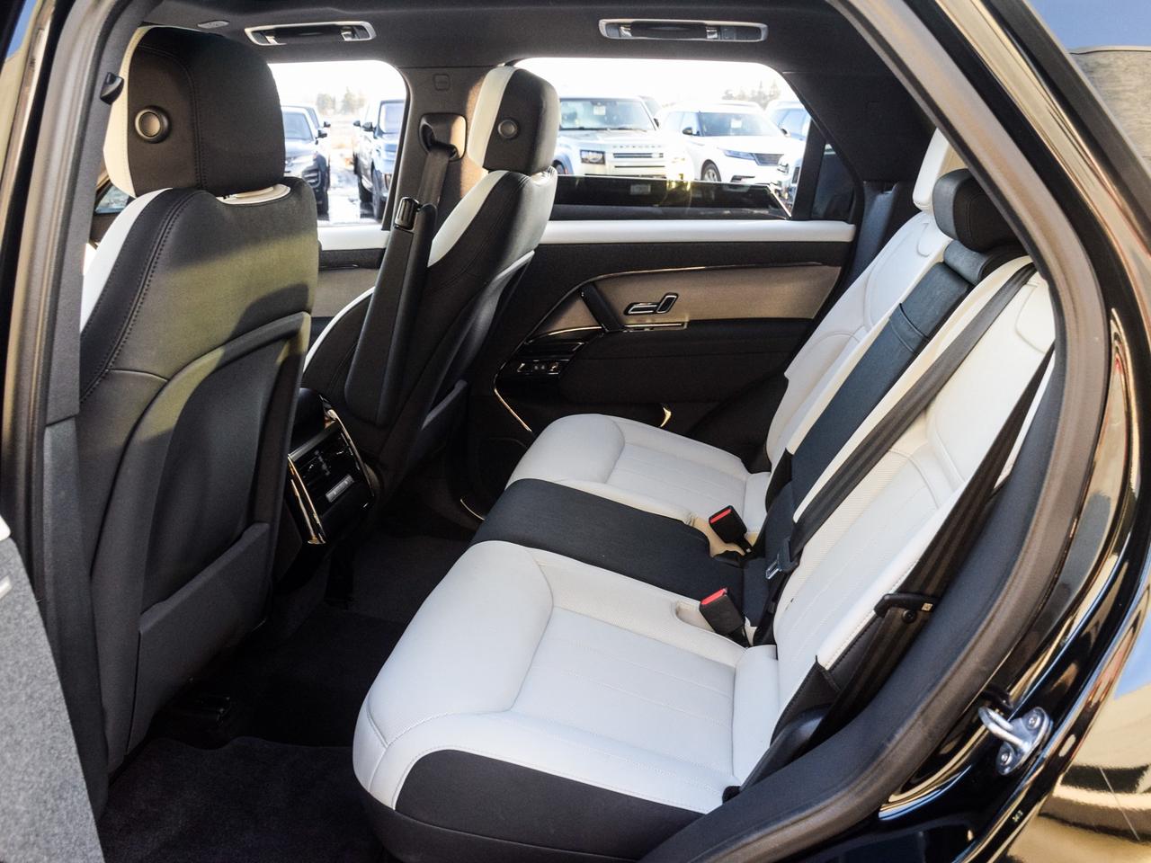 2023 Land Rover Range Rover Sport LOW KM's 22's WHITE INTERIOR Photo