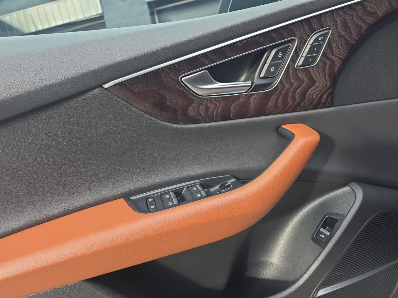 2021 Audi Q8 Progressiv 55 S-Line * COOLED SEATS / CARPLAY / PA Photo
