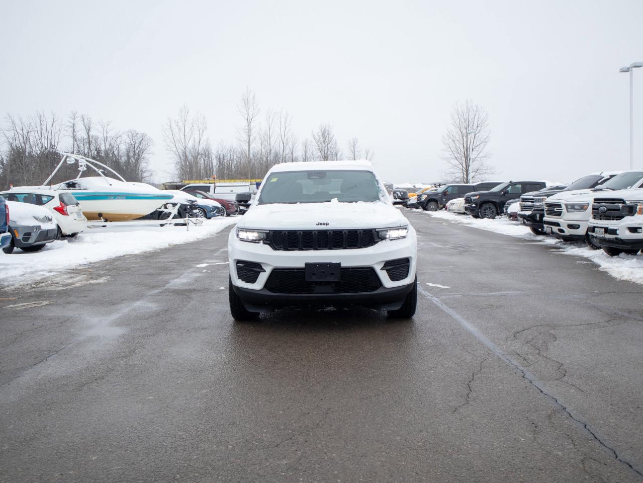 2022 Jeep Grand Cherokee Altitude- Remote Start & Heated Steering Photo2