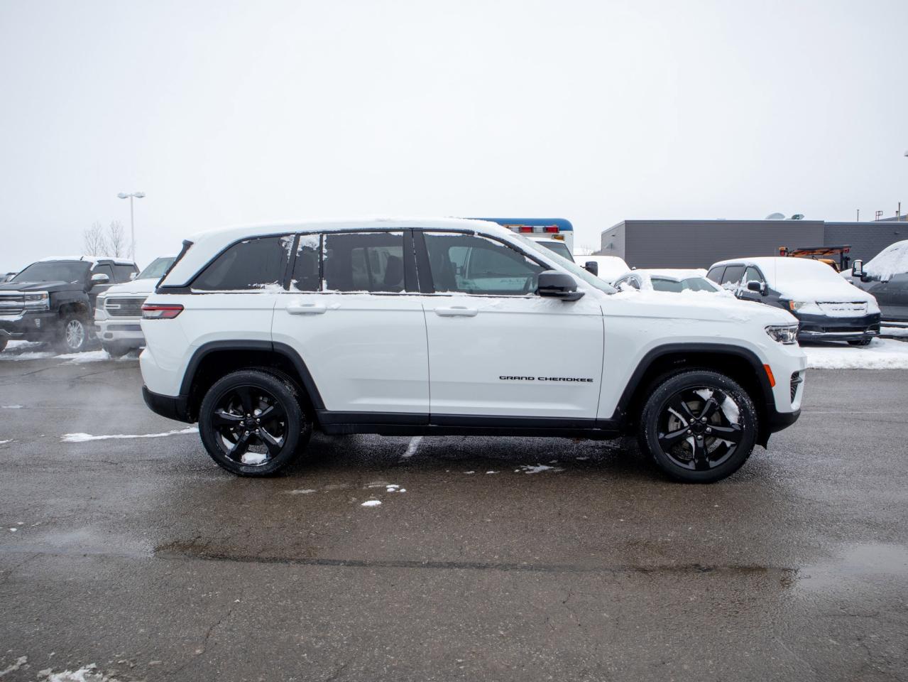 2022 Jeep Grand Cherokee Altitude- Remote Start & Heated Steering Photo