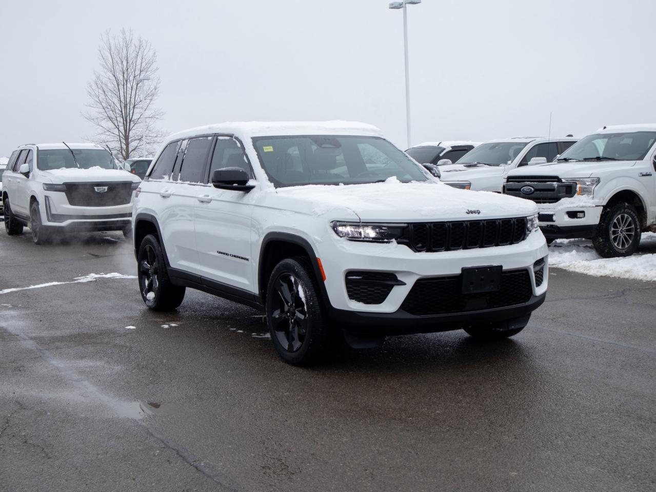2022 Jeep Grand Cherokee Altitude- Remote Start & Heated Steering Photo