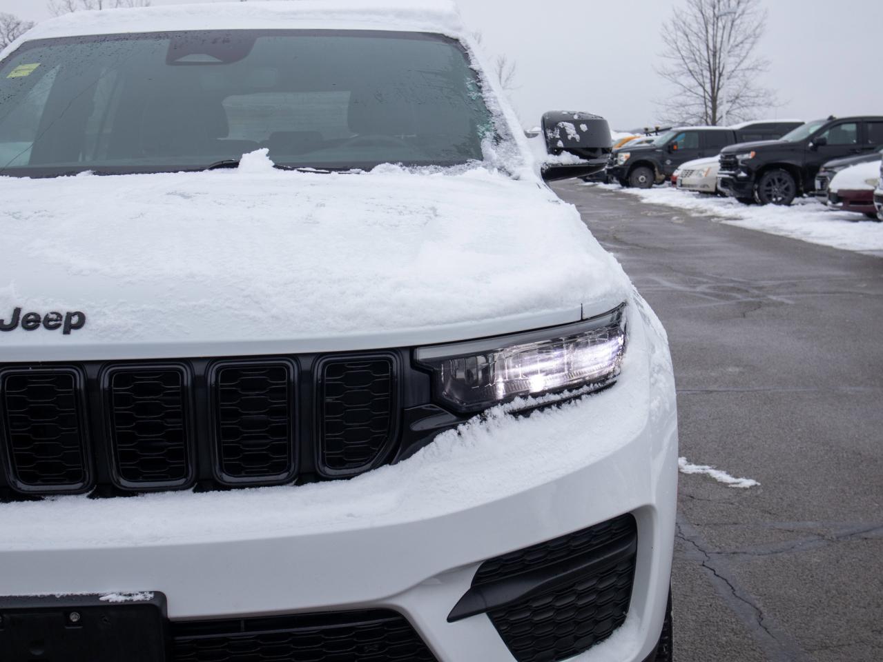 2022 Jeep Grand Cherokee Altitude- Remote Start & Heated Steering Photo