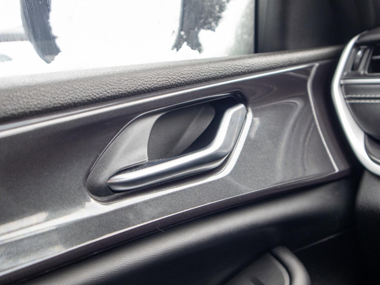 2022 Jeep Grand Cherokee Altitude- Remote Start & Heated Steering Photo