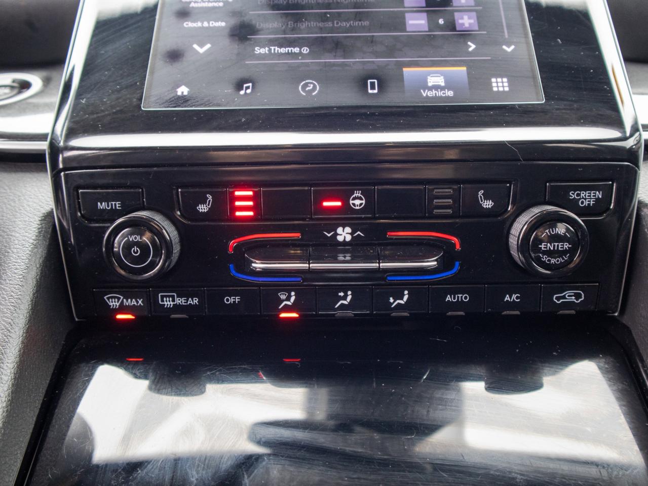 2022 Jeep Grand Cherokee Altitude- Remote Start & Heated Steering Photo