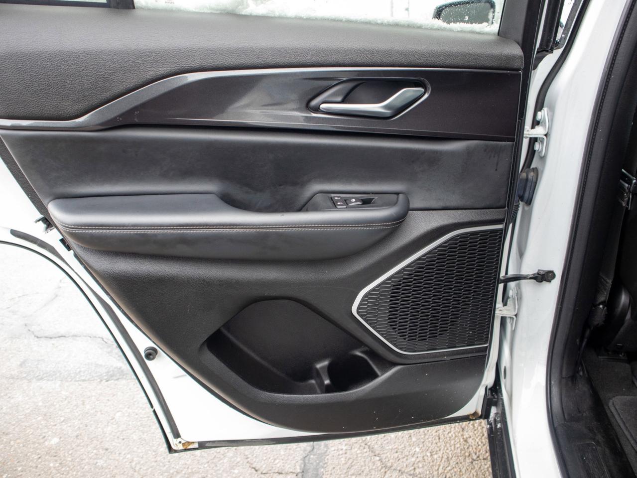 2022 Jeep Grand Cherokee Altitude- Remote Start & Heated Steering Photo