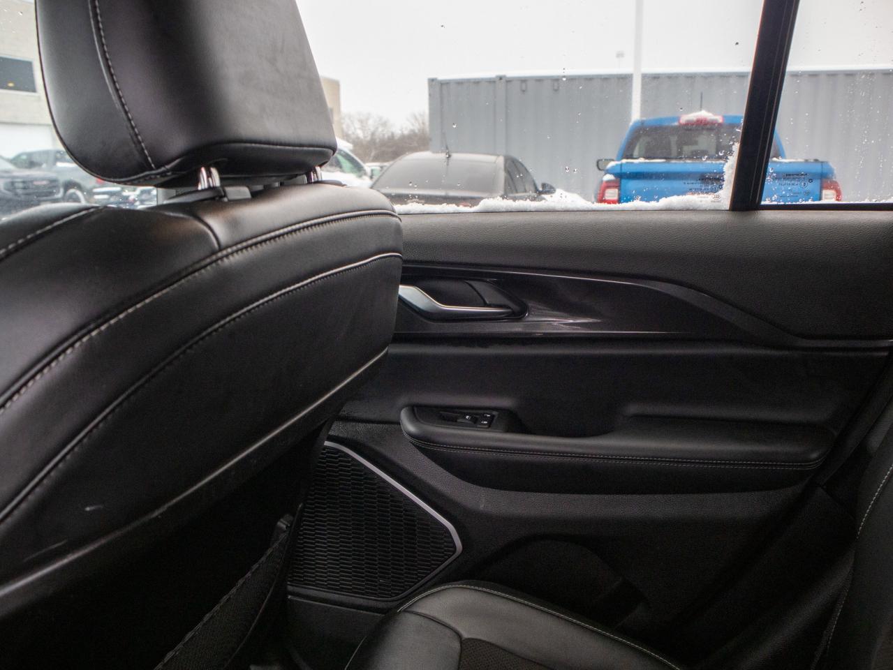 2022 Jeep Grand Cherokee Altitude- Remote Start & Heated Steering Photo