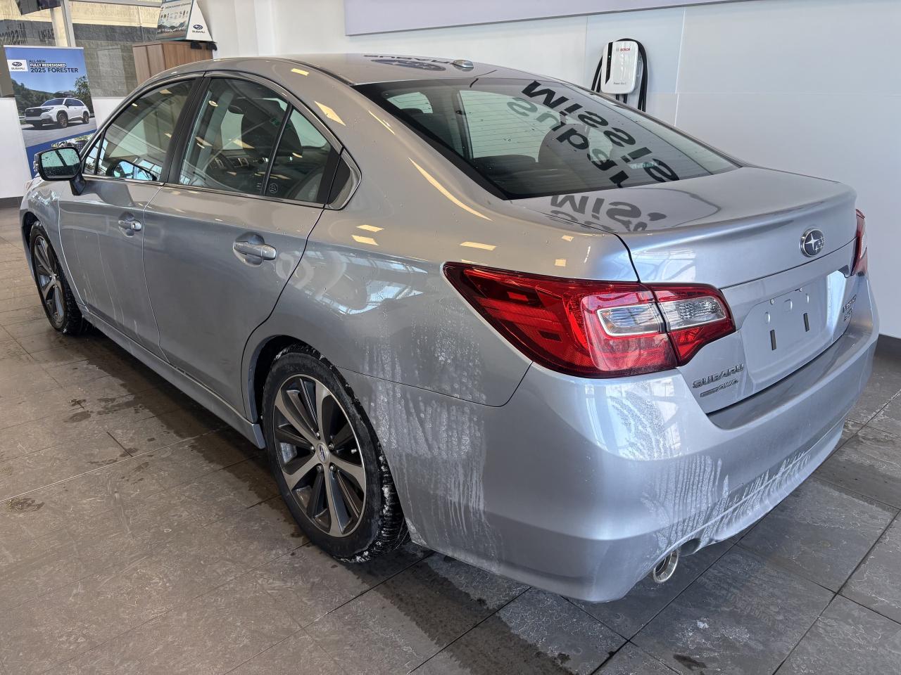 2016 Subaru Legacy 3.6R LIMITED   LOW KM   ONE OWNER   CLEAN CARFAX! Photo4