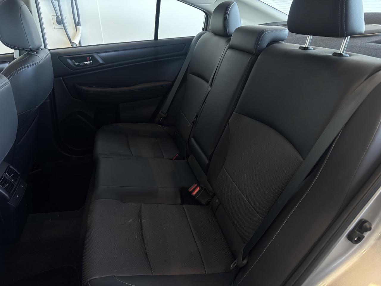 2016 Subaru Legacy 3.6R LIMITED   LOW KM   ONE OWNER   CLEAN CARFAX! Photo