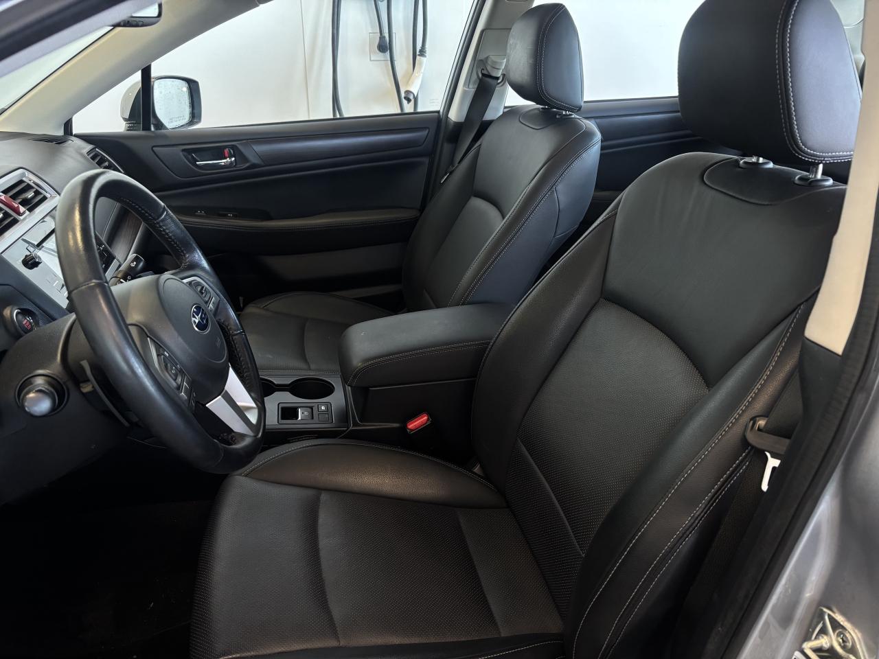 2016 Subaru Legacy 3.6R LIMITED   LOW KM   ONE OWNER   CLEAN CARFAX! Photo