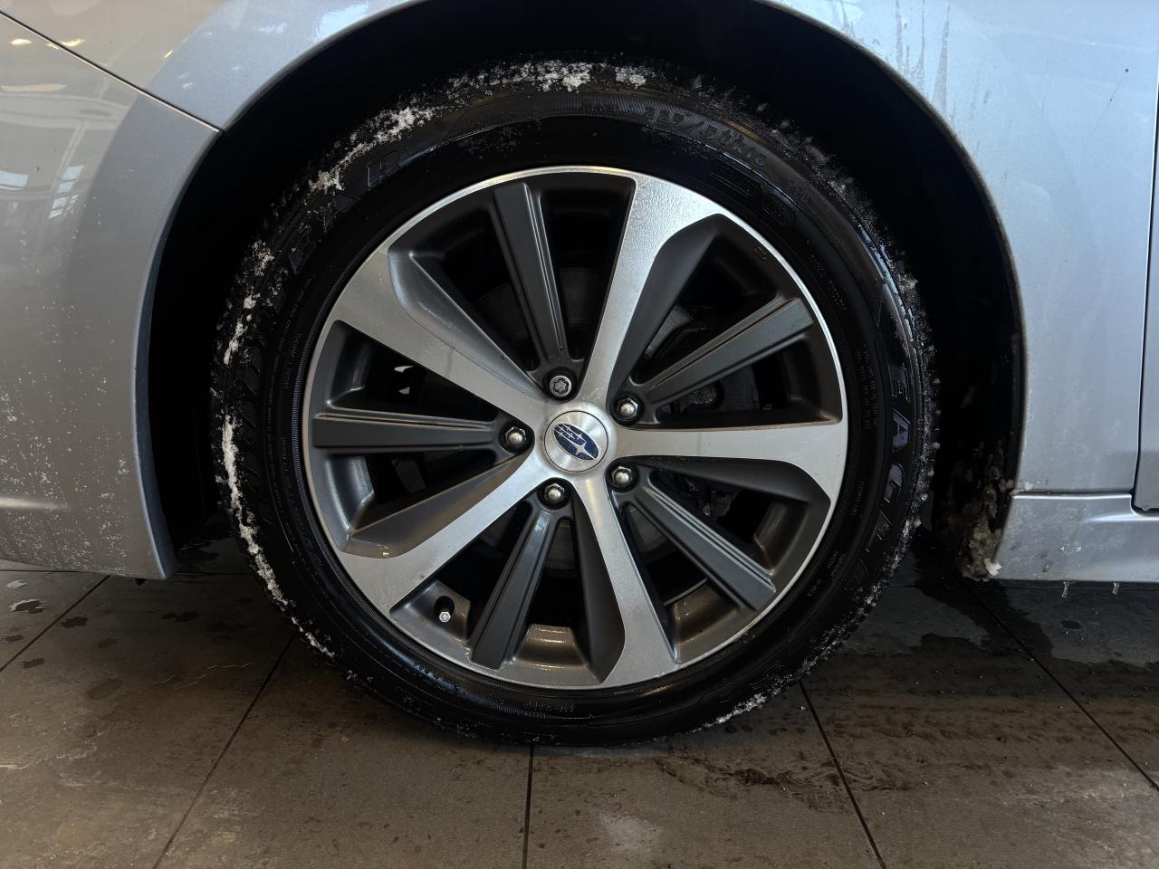 2016 Subaru Legacy 3.6R LIMITED   LOW KM   ONE OWNER   CLEAN CARFAX! Photo