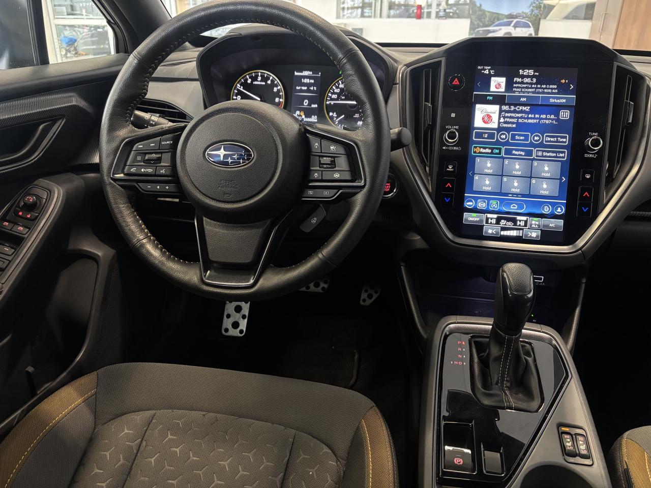 2025 Subaru Crosstrek ONYX   DEALER DEMO   CLEAN CARFAX  SUNROOF CARPLAY Photo