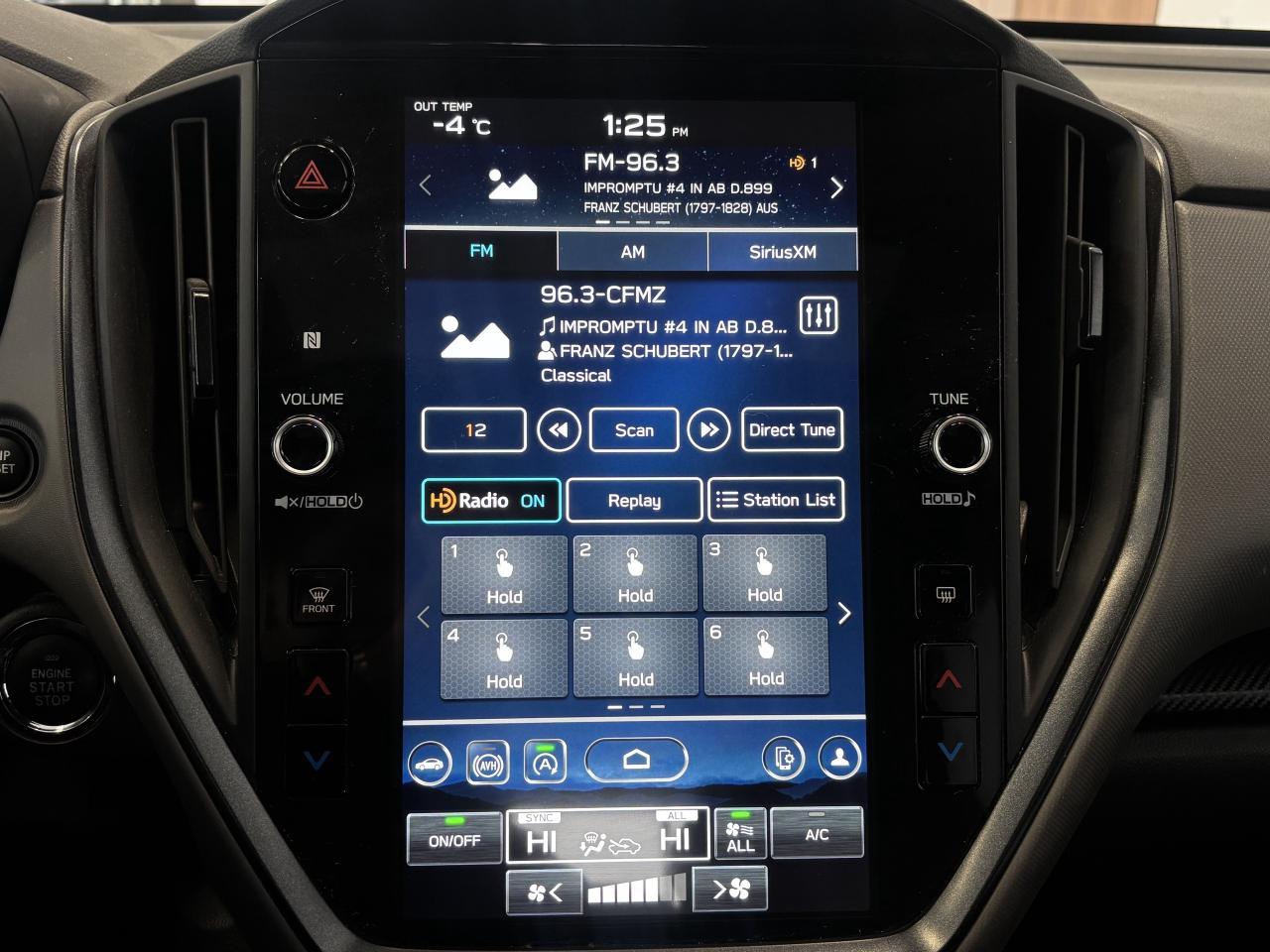 2025 Subaru Crosstrek ONYX   DEALER DEMO   CLEAN CARFAX  SUNROOF CARPLAY Photo