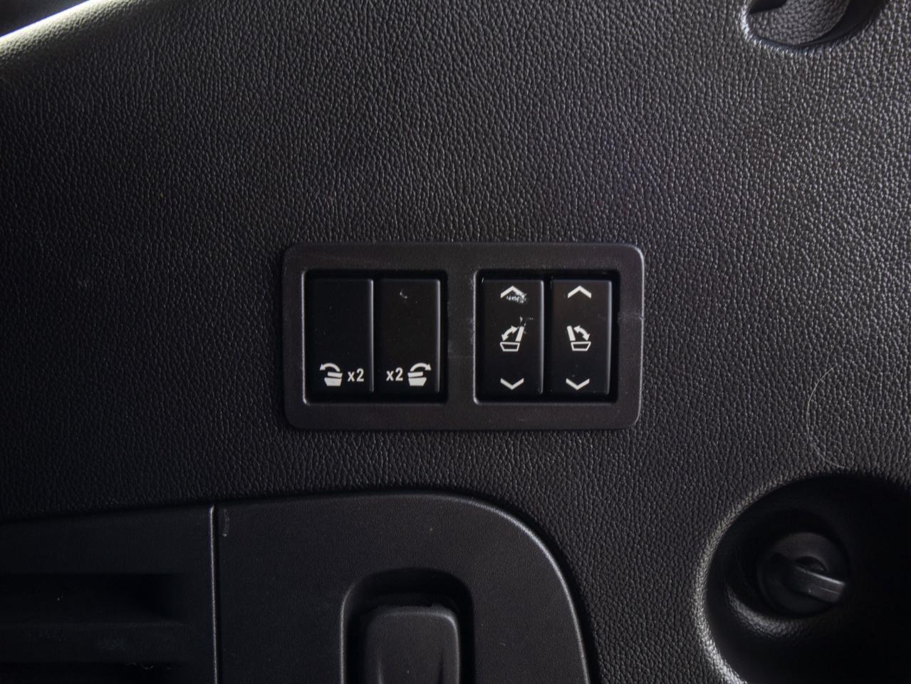 2019 GMC Yukon SLT - Rain Sensing Wipers Photo