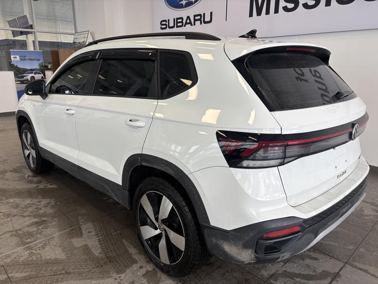 2025 Volkswagen Taos TRENDLINE   1 OWNER   CLEAN CARFAX   APPLE CARPLAY Photo4