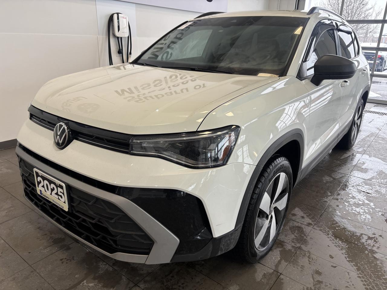 2025 Volkswagen Taos TRENDLINE   1 OWNER   CLEAN CARFAX   APPLE CARPLAY Photo2