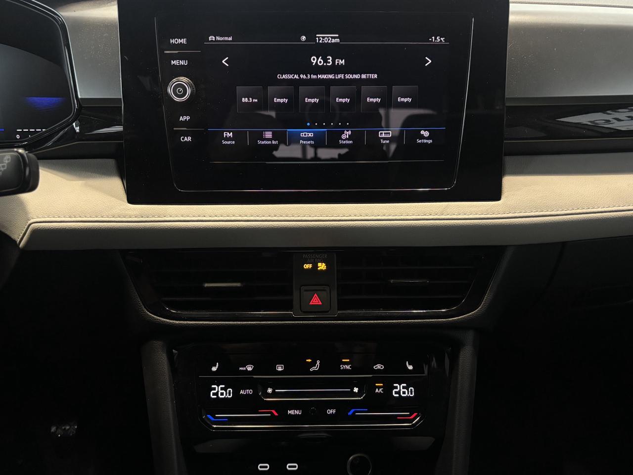 2025 Volkswagen Taos TRENDLINE   1 OWNER   CLEAN CARFAX   APPLE CARPLAY Photo