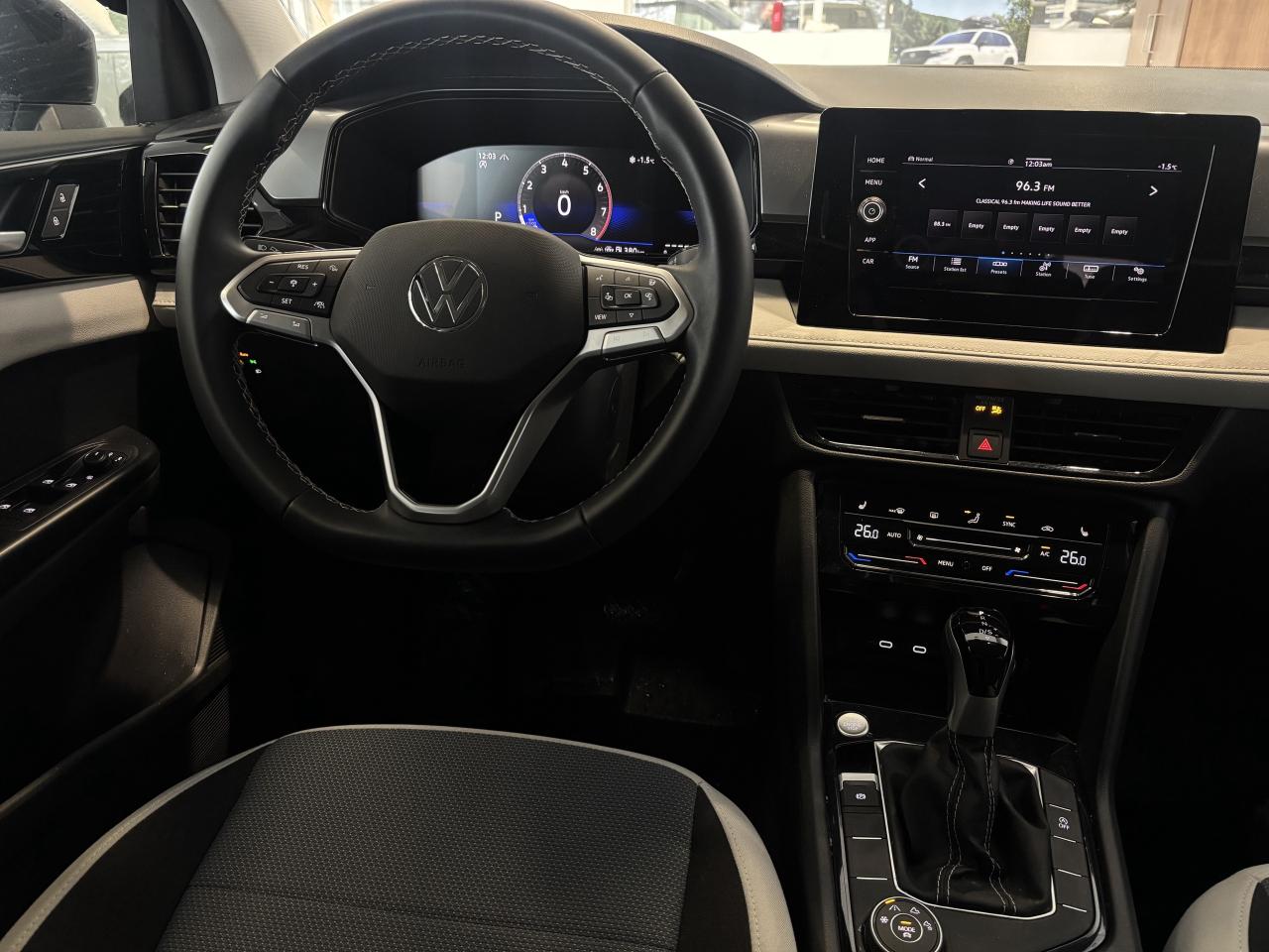 2025 Volkswagen Taos TRENDLINE   1 OWNER   CLEAN CARFAX   APPLE CARPLAY Photo