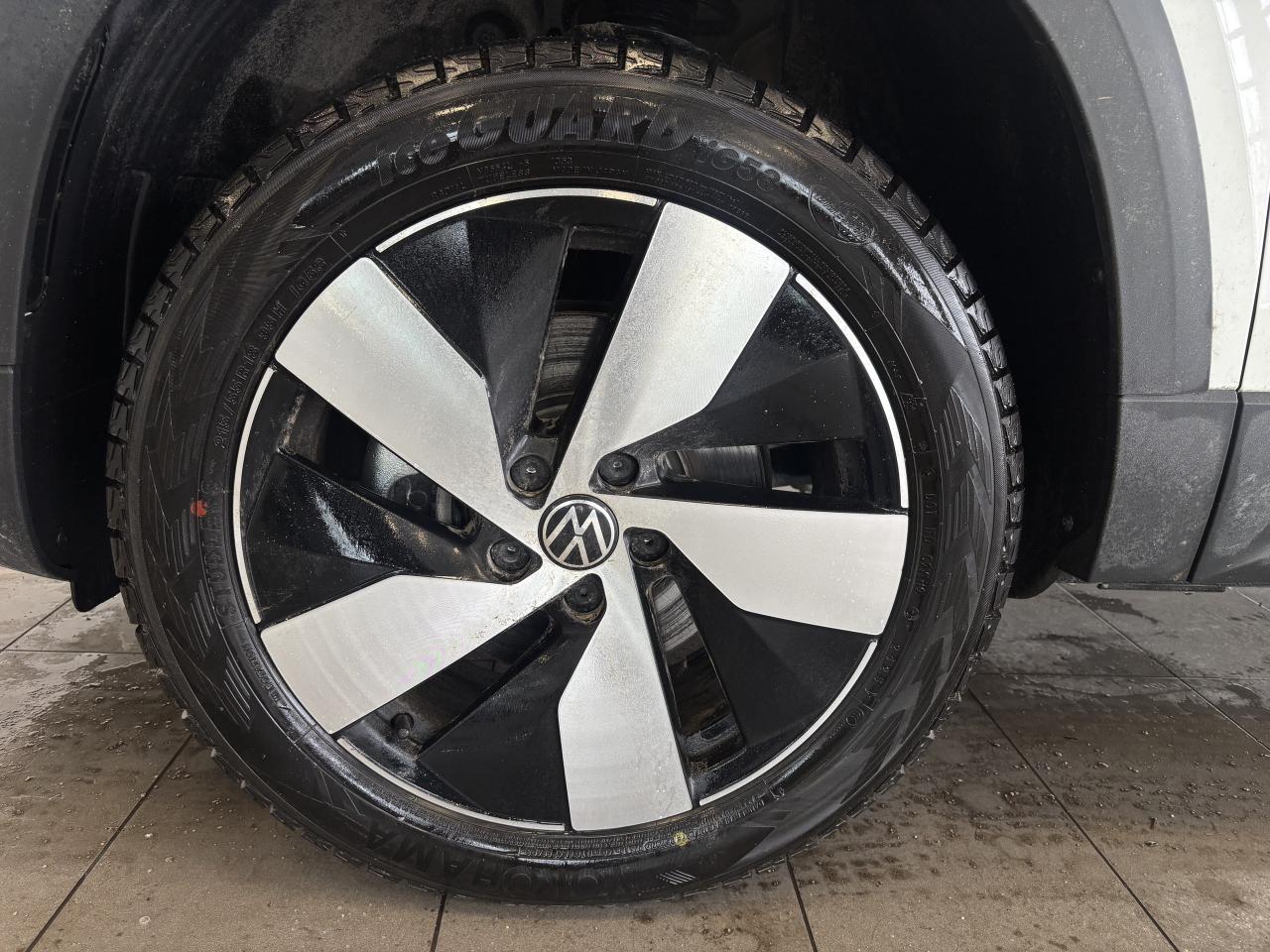 2025 Volkswagen Taos TRENDLINE   1 OWNER   CLEAN CARFAX   APPLE CARPLAY Photo