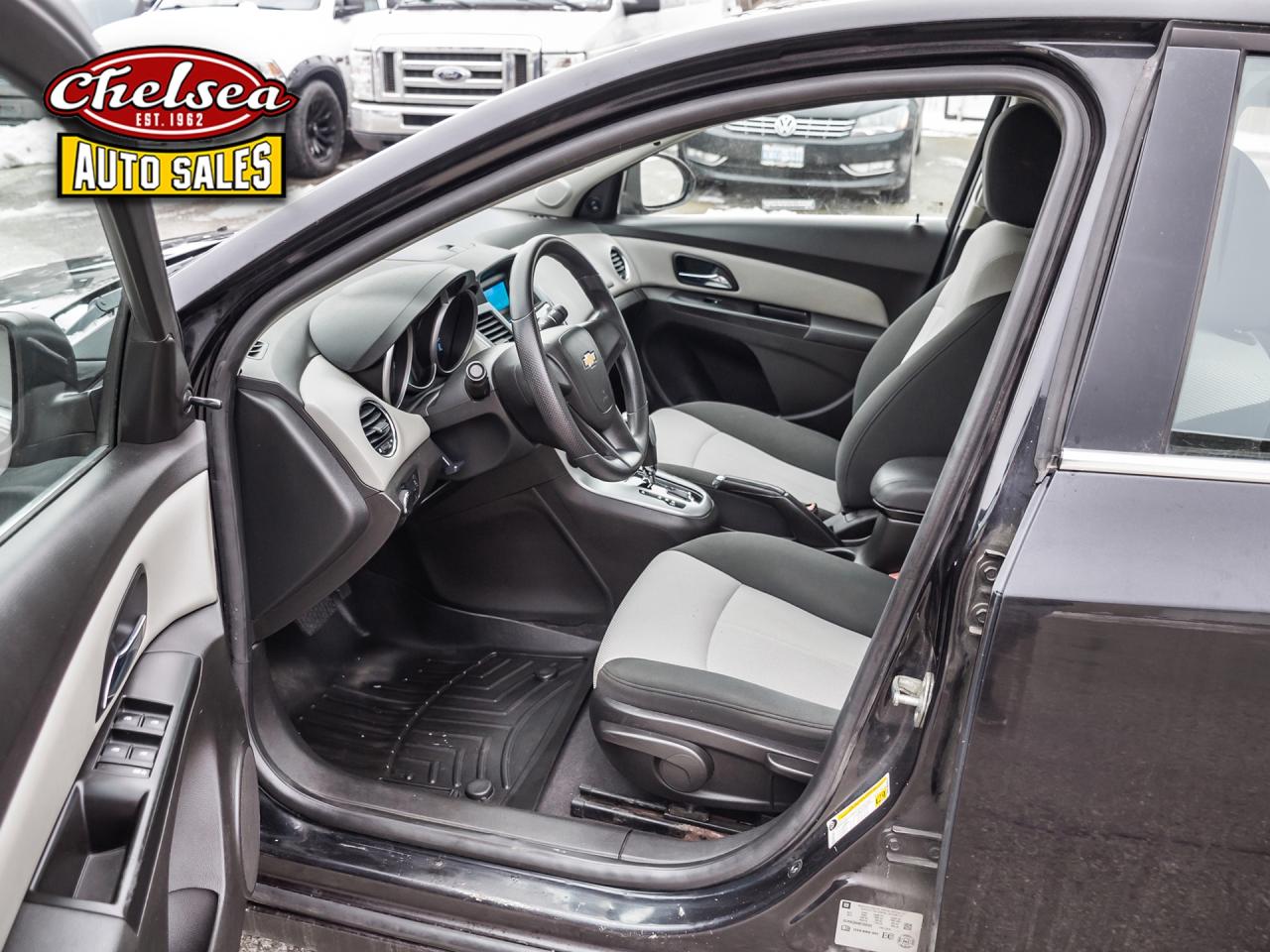 2011 Chevrolet Cruze 2LS Photo