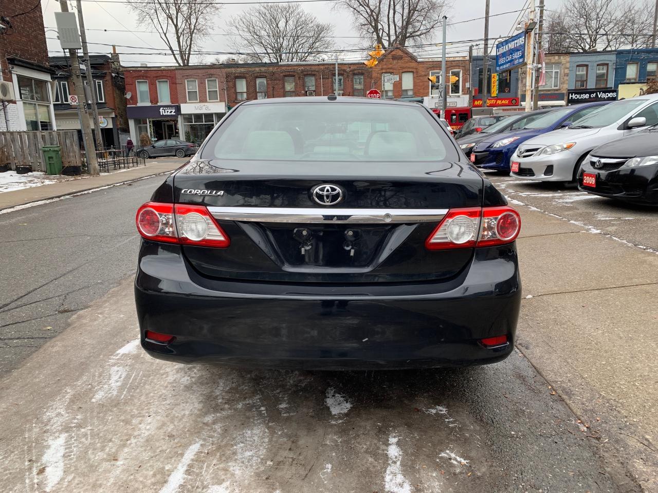 2013 Toyota Corolla 4dr Sdn Auto CE PLUS Photo3