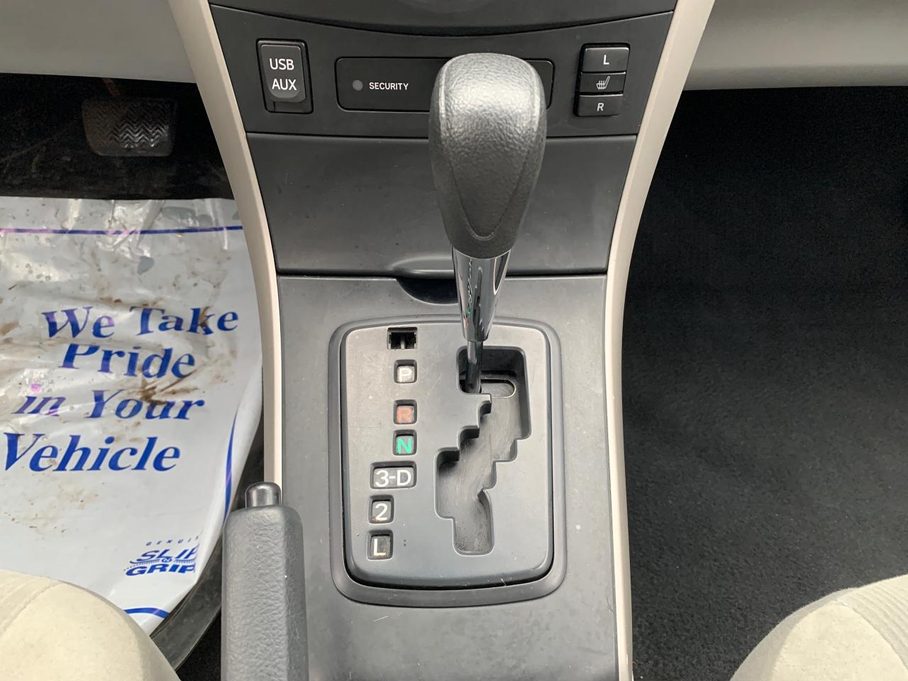 2013 Toyota Corolla 4dr Sdn Auto CE PLUS Photo