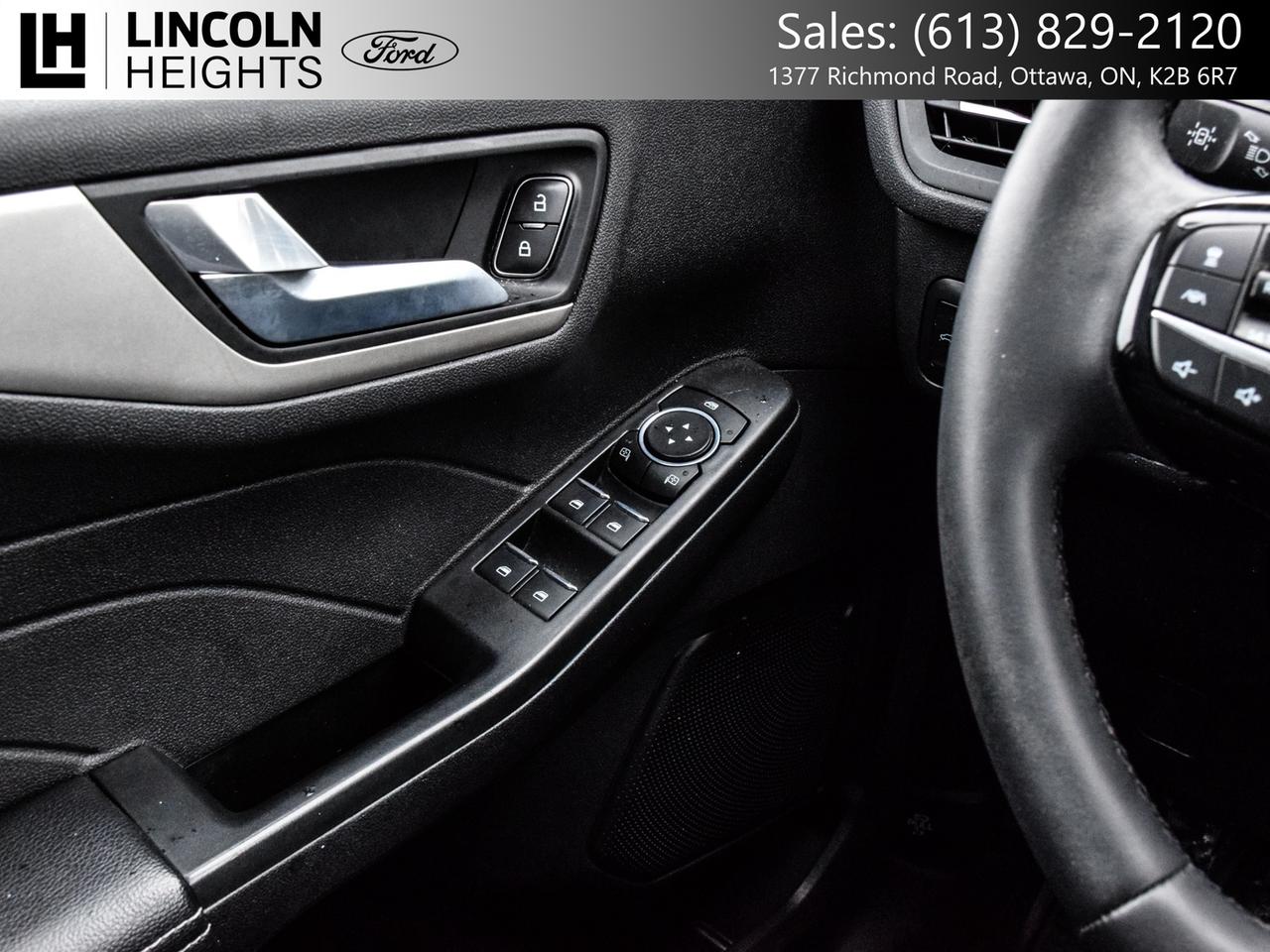 2022 Ford Escape SEL FWD Photo