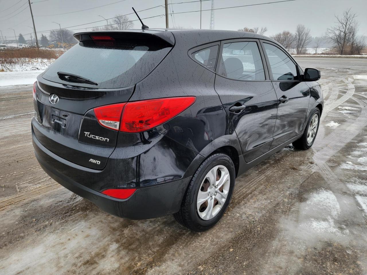2010 Hyundai Tucson AWD GL Photo