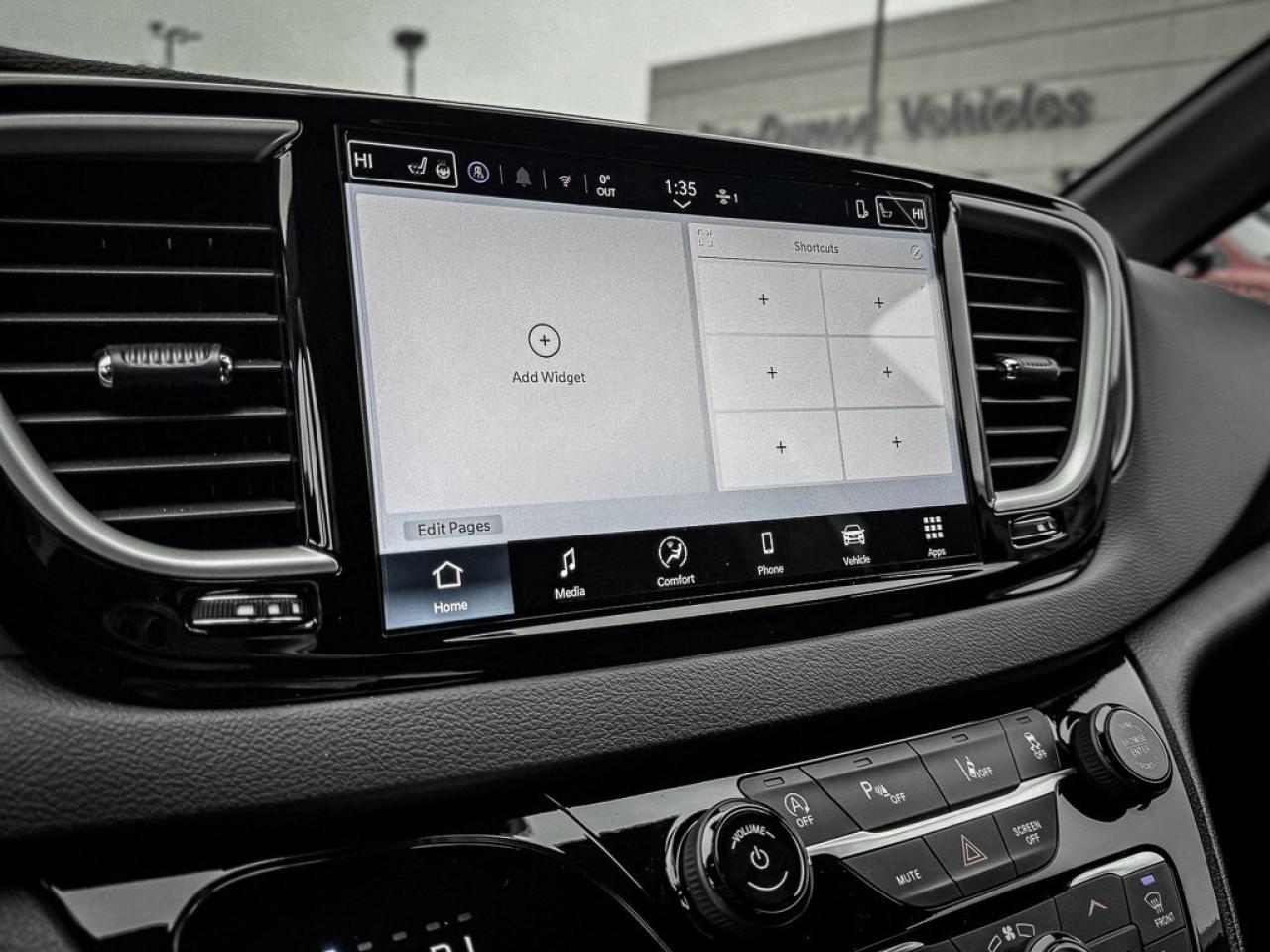 2025 Chrysler Grand Caravan SXT   PWR DOORS   HEATED SEATS   CARPLAY   ADAPTIV Photo