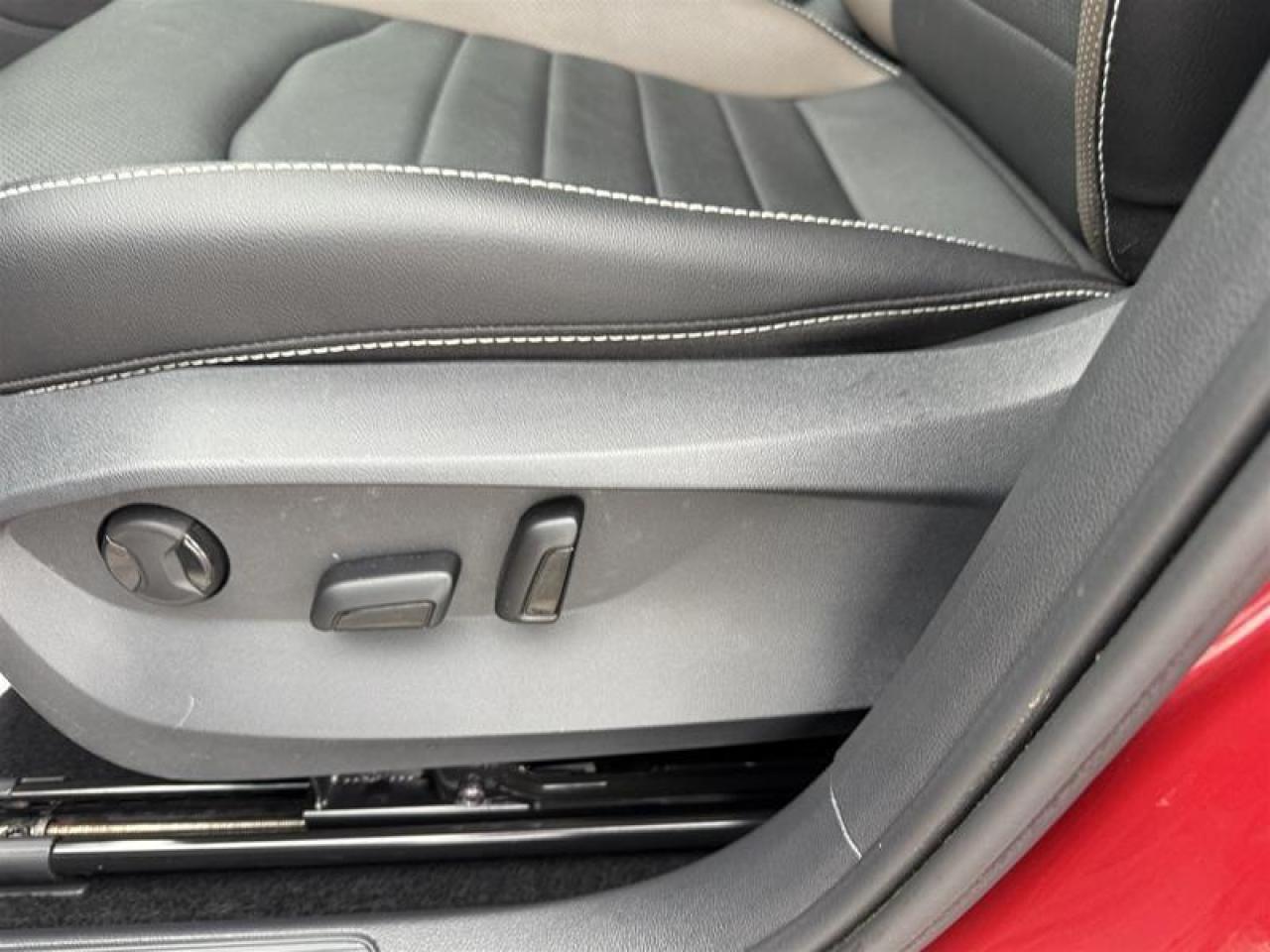 2023 Volkswagen Taos Highline 1.5T 7sp at DSG w/ Tip 4M EOP Photo