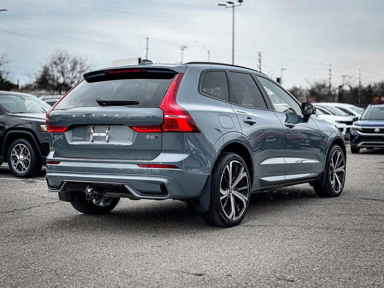 2022 Volvo XC60 B6 R-Design   B6 R-DESIGN   PANO ROOF   NAV   BLIN Photo4