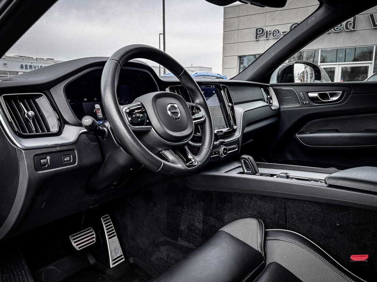 2022 Volvo XC60 B6 R-Design   B6 R-DESIGN   PANO ROOF   NAV   BLIN Photo