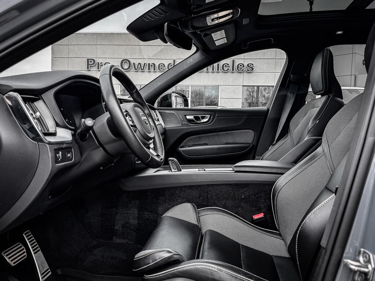 2022 Volvo XC60 B6 R-Design   B6 R-DESIGN   PANO ROOF   NAV   BLIN Photo