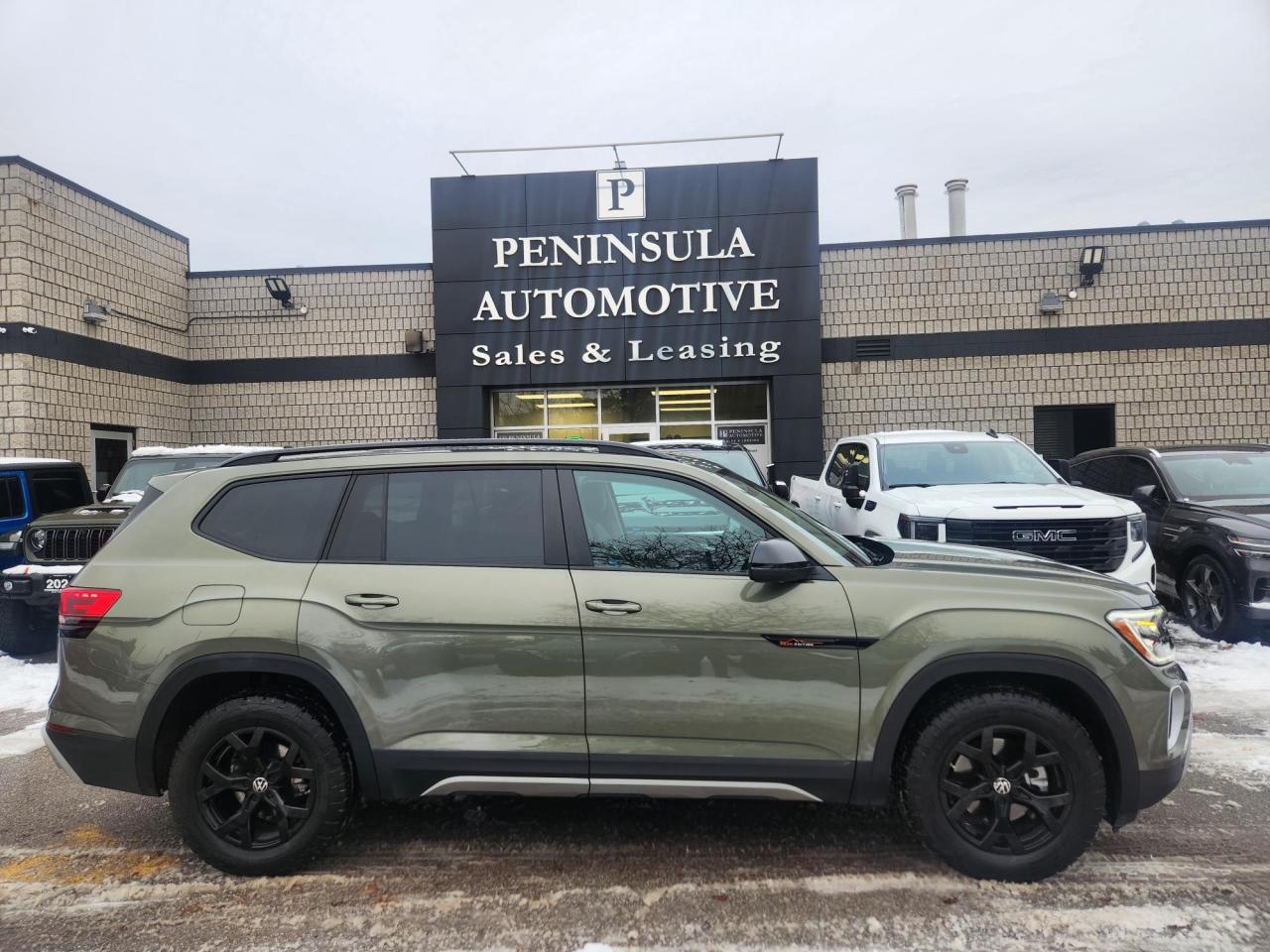 2024 Volkswagen Atlas PEAK EDITION, PANOROOF PKG, CARPLAY,REMOTE STARTER Photo