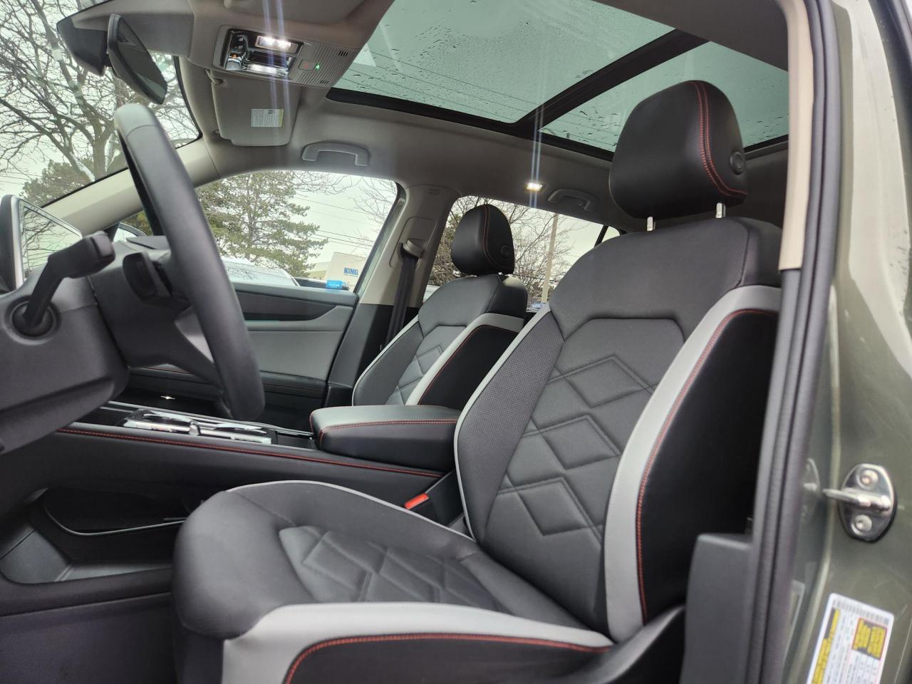 2024 Volkswagen Atlas PEAK EDITION, PANOROOF PKG, CARPLAY,REMOTE STARTER Photo2