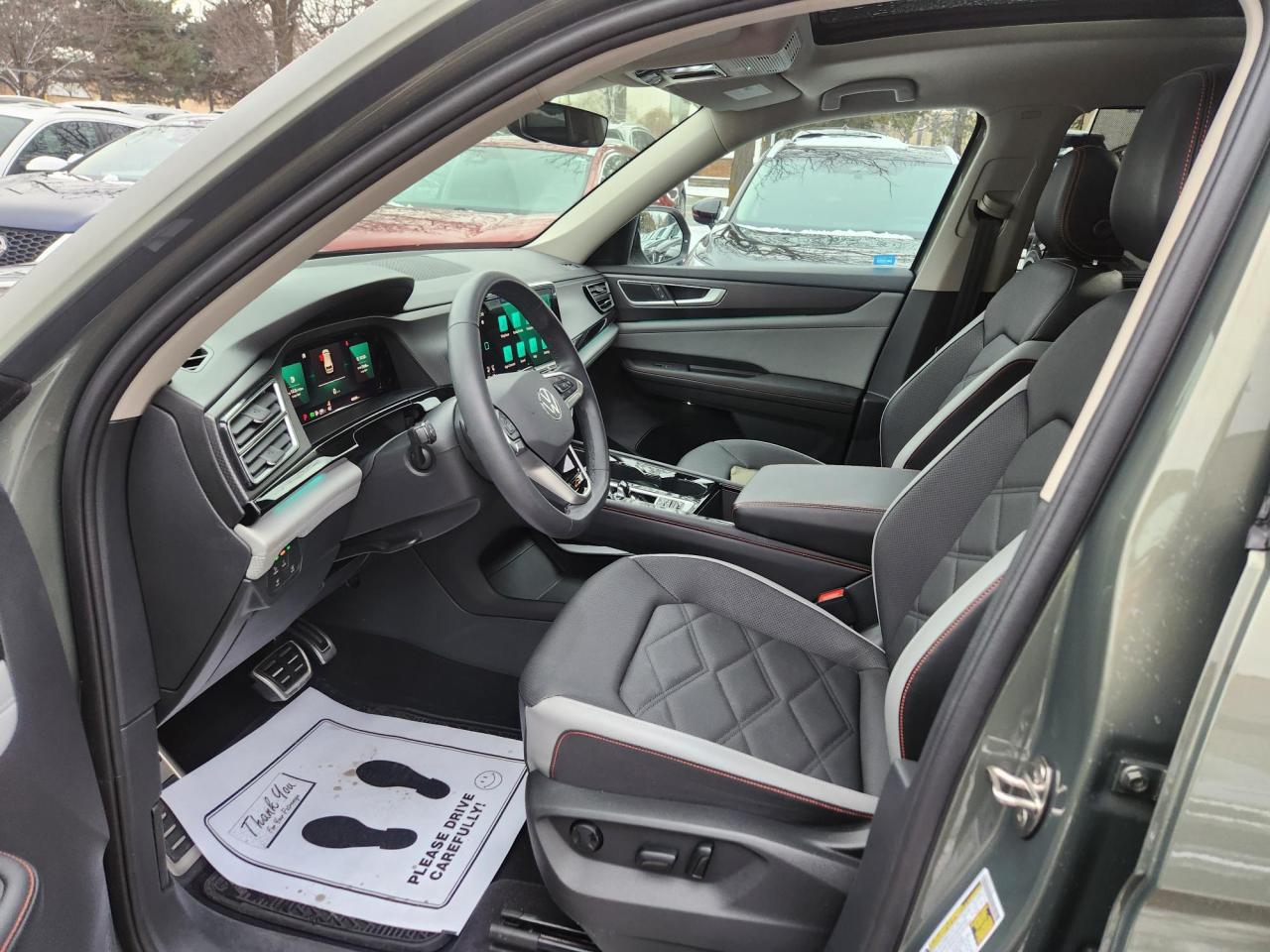 2024 Volkswagen Atlas PEAK EDITION, PANOROOF PKG, CARPLAY,REMOTE STARTER Photo