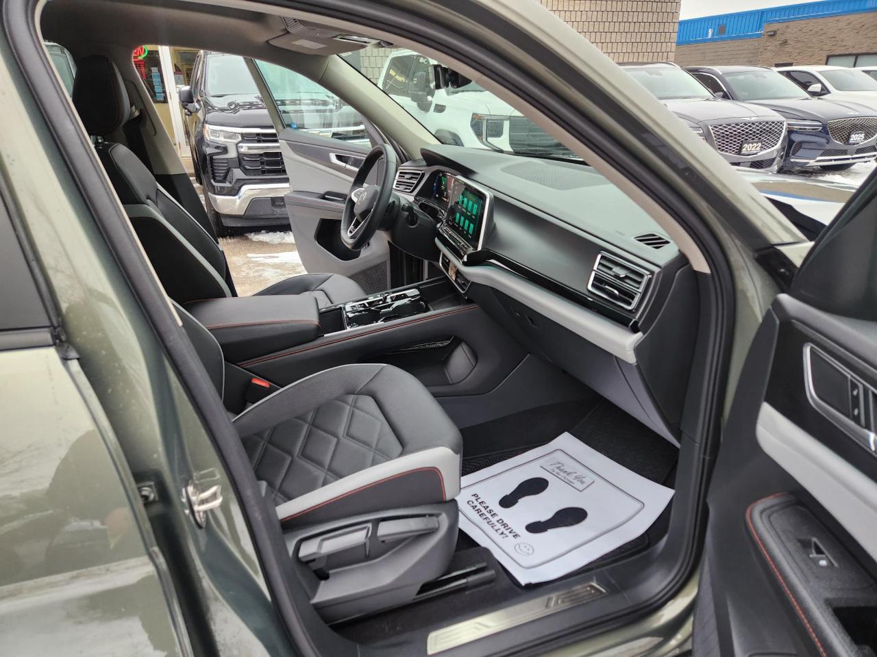 2024 Volkswagen Atlas PEAK EDITION, PANOROOF PKG, CARPLAY,REMOTE STARTER Photo