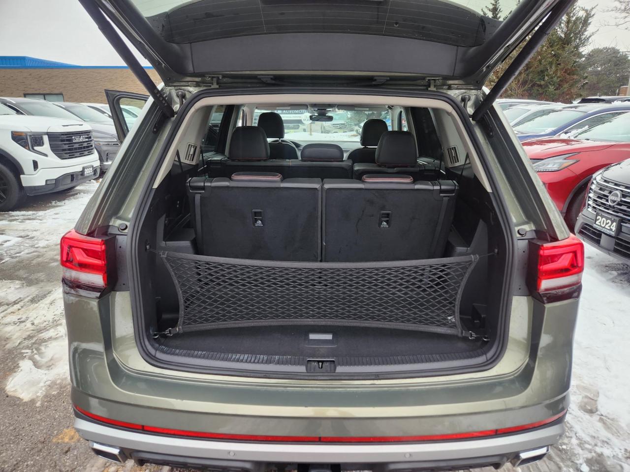 2024 Volkswagen Atlas PEAK EDITION, PANOROOF PKG, CARPLAY,REMOTE STARTER Photo