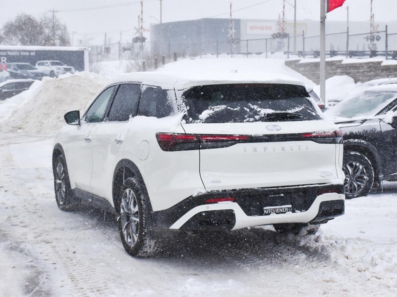 2025 Infiniti QX60 LUXE AWD-360 Camera  Navi  Roof  Leather  7 Seater Photo2