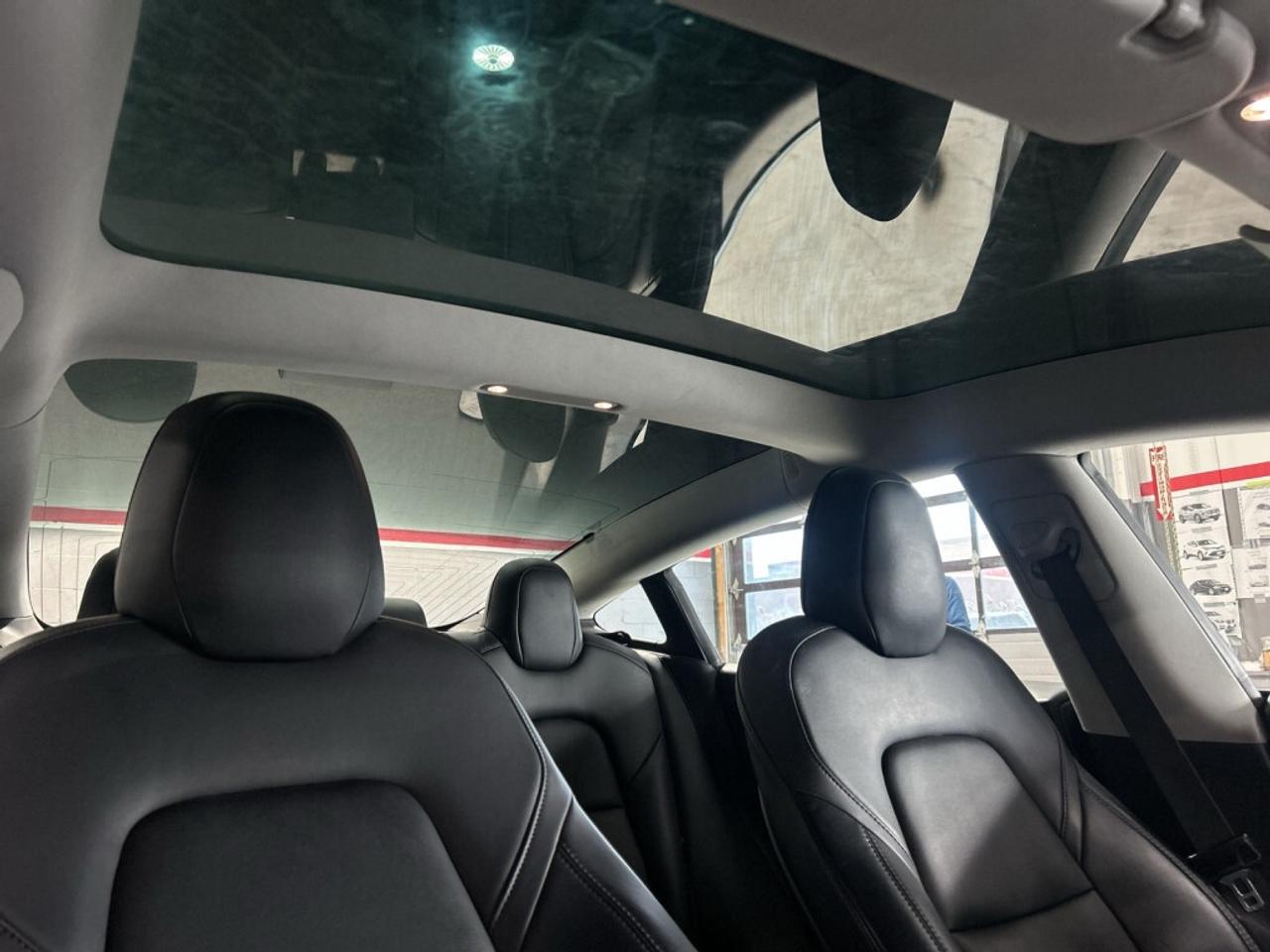 2020 Tesla Model 3 Standard Range Plus / Excellent Condition/Leather/ Photo