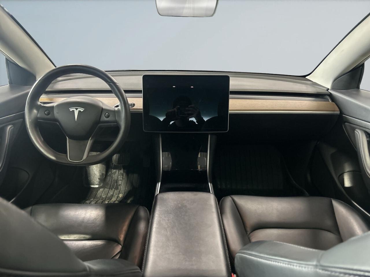2020 Tesla Model 3 Standard Range Plus / Excellent Condition/Leather/ Photo