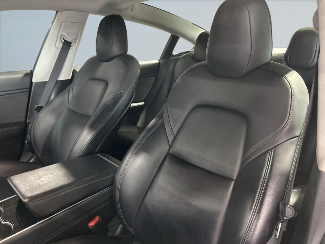 2020 Tesla Model 3 Standard Range Plus / Excellent Condition/Leather/ Photo