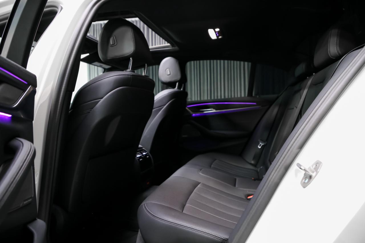 2022 BMW 5 Series 530e xDrive PLUG-IN HYBRID M-SPORT  NAV CAM HUD Photo