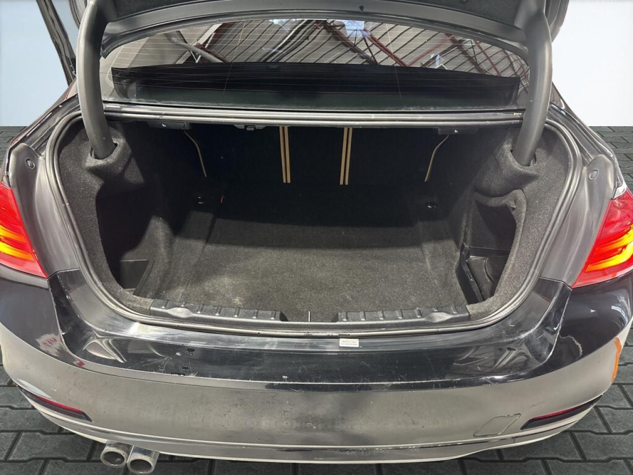 2013 BMW 328 i xDrive AWD/Leather/Sunroof/Heated Seats/ B Senso Photo