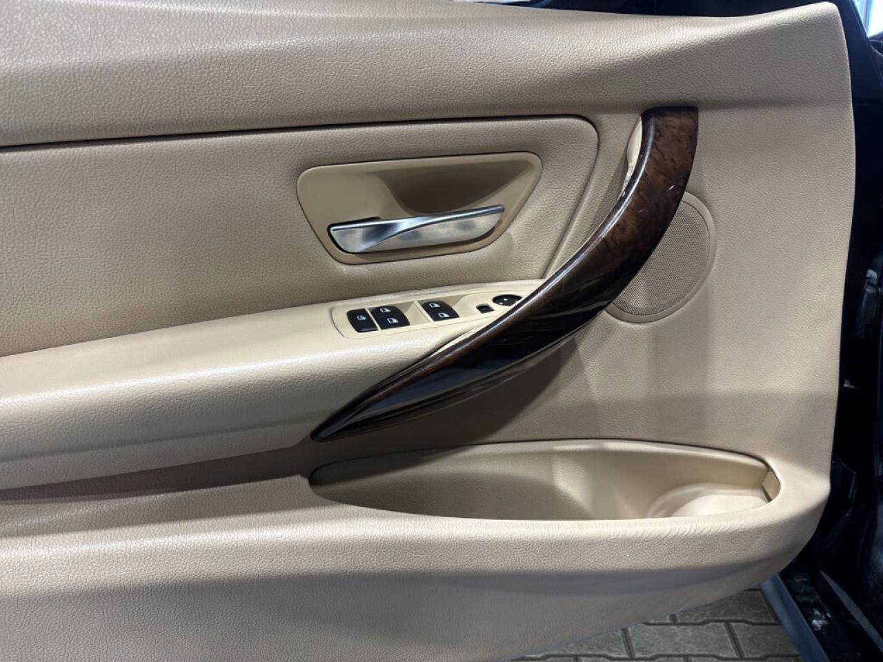 2013 BMW 328 i xDrive AWD/Leather/Sunroof/Heated Seats/ B Senso Photo