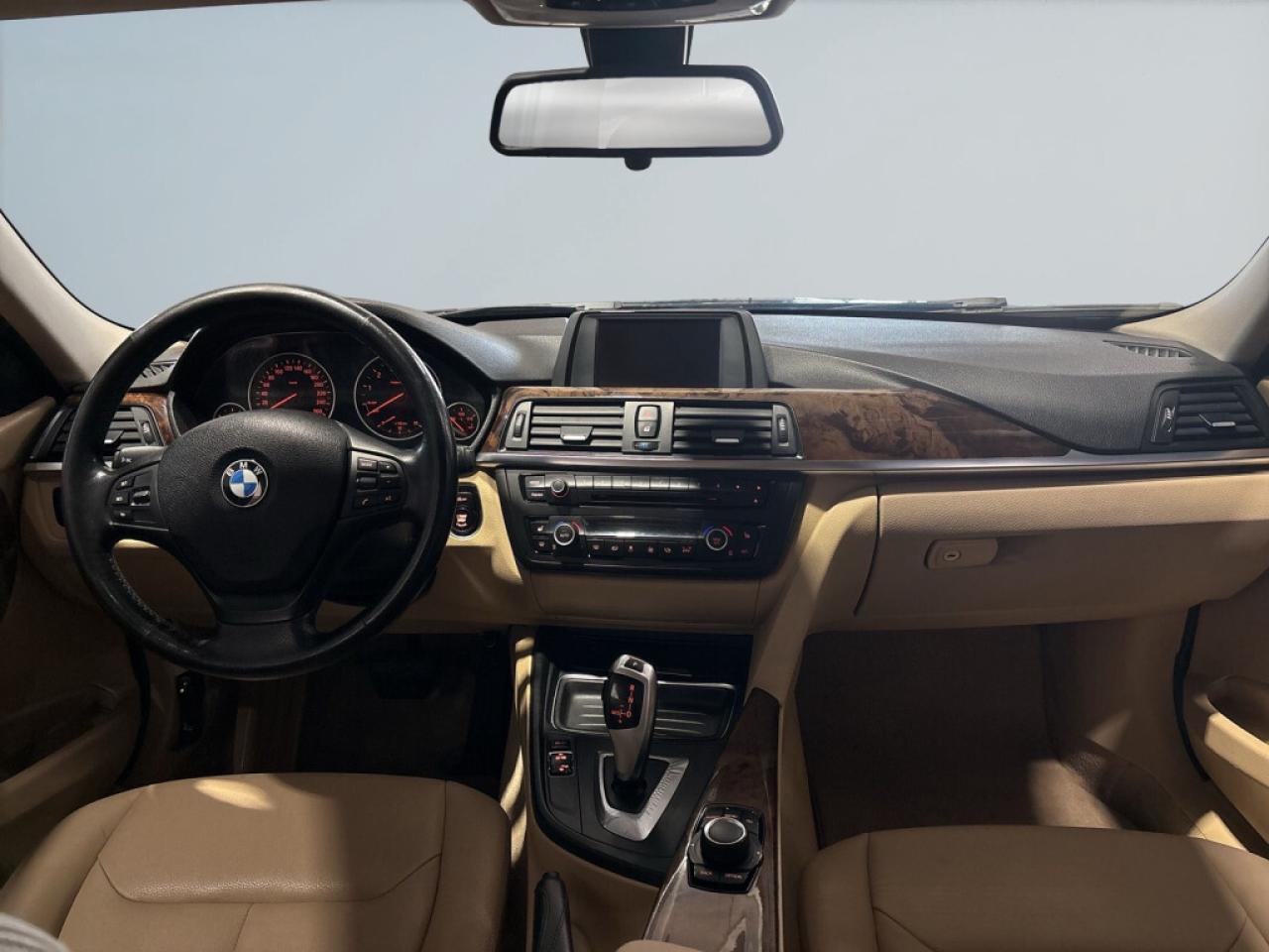 2013 BMW 328 i xDrive AWD/Leather/Sunroof/Heated Seats/ B Senso Photo