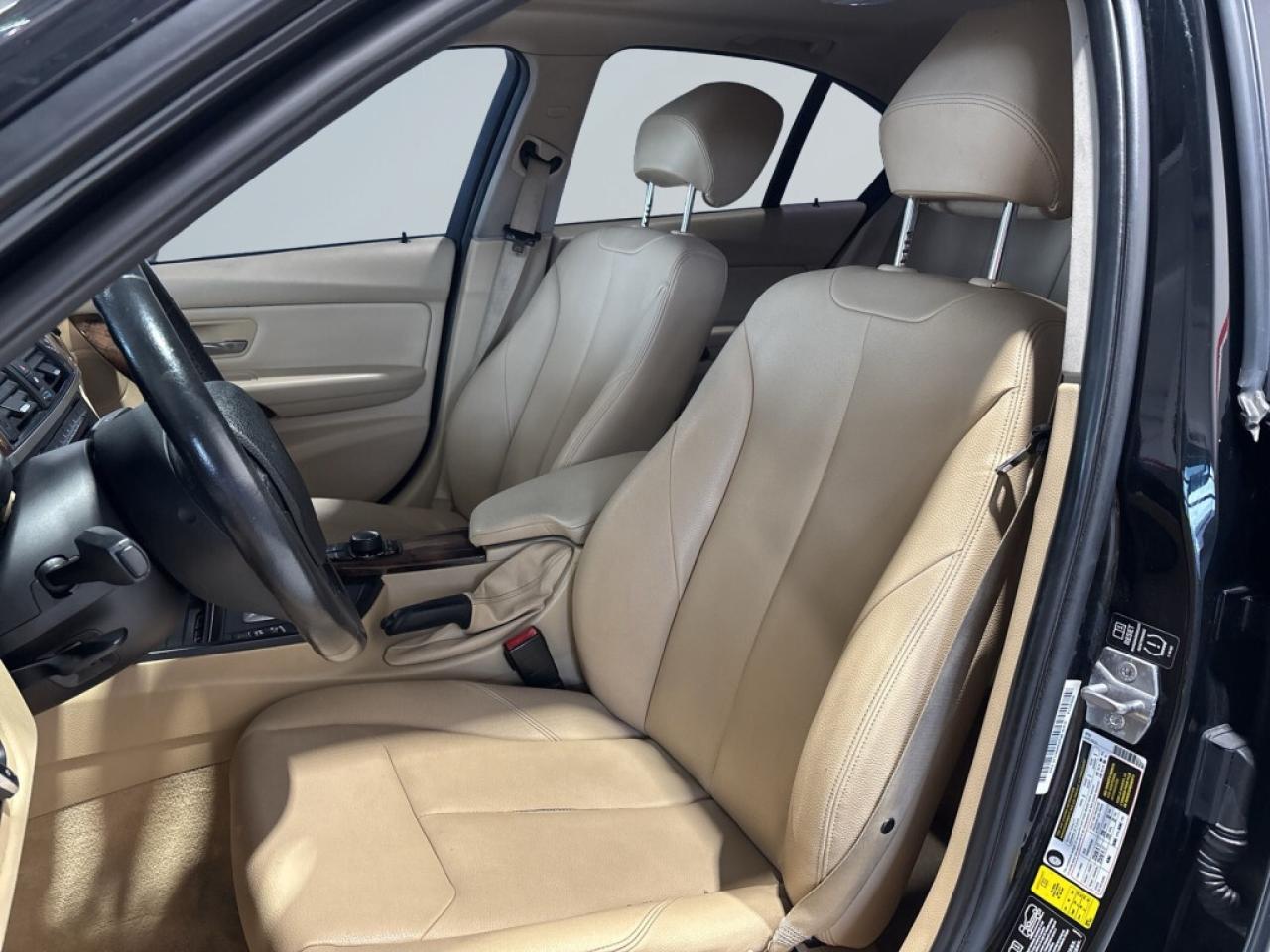 2013 BMW 328 i xDrive AWD/Leather/Sunroof/Heated Seats/ B Senso Photo